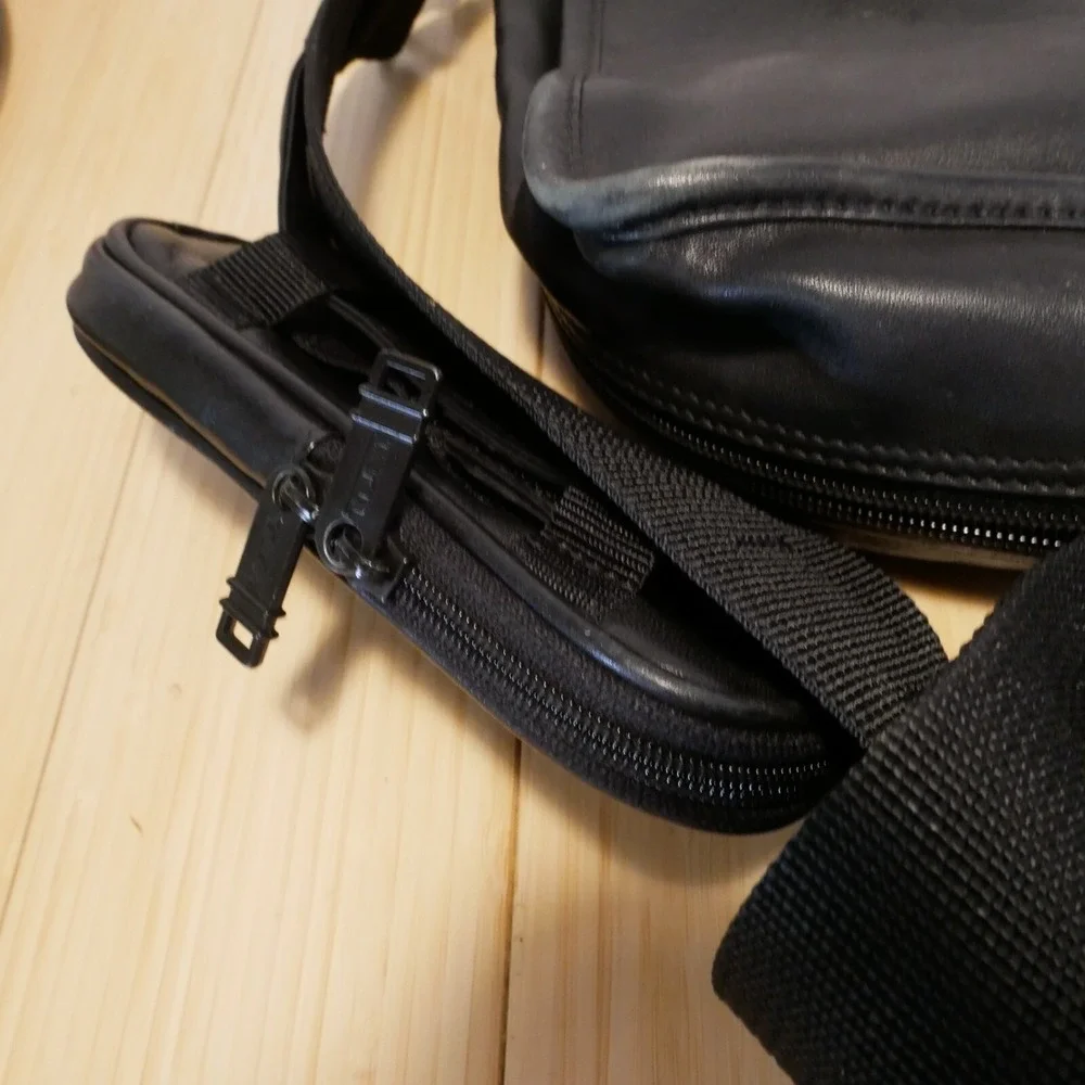 Tumi‎ Deluxe Expandable Messenger Bag Nappa Leather